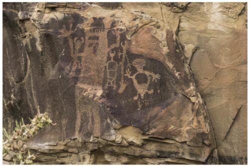 ancient rock drawings wyoming